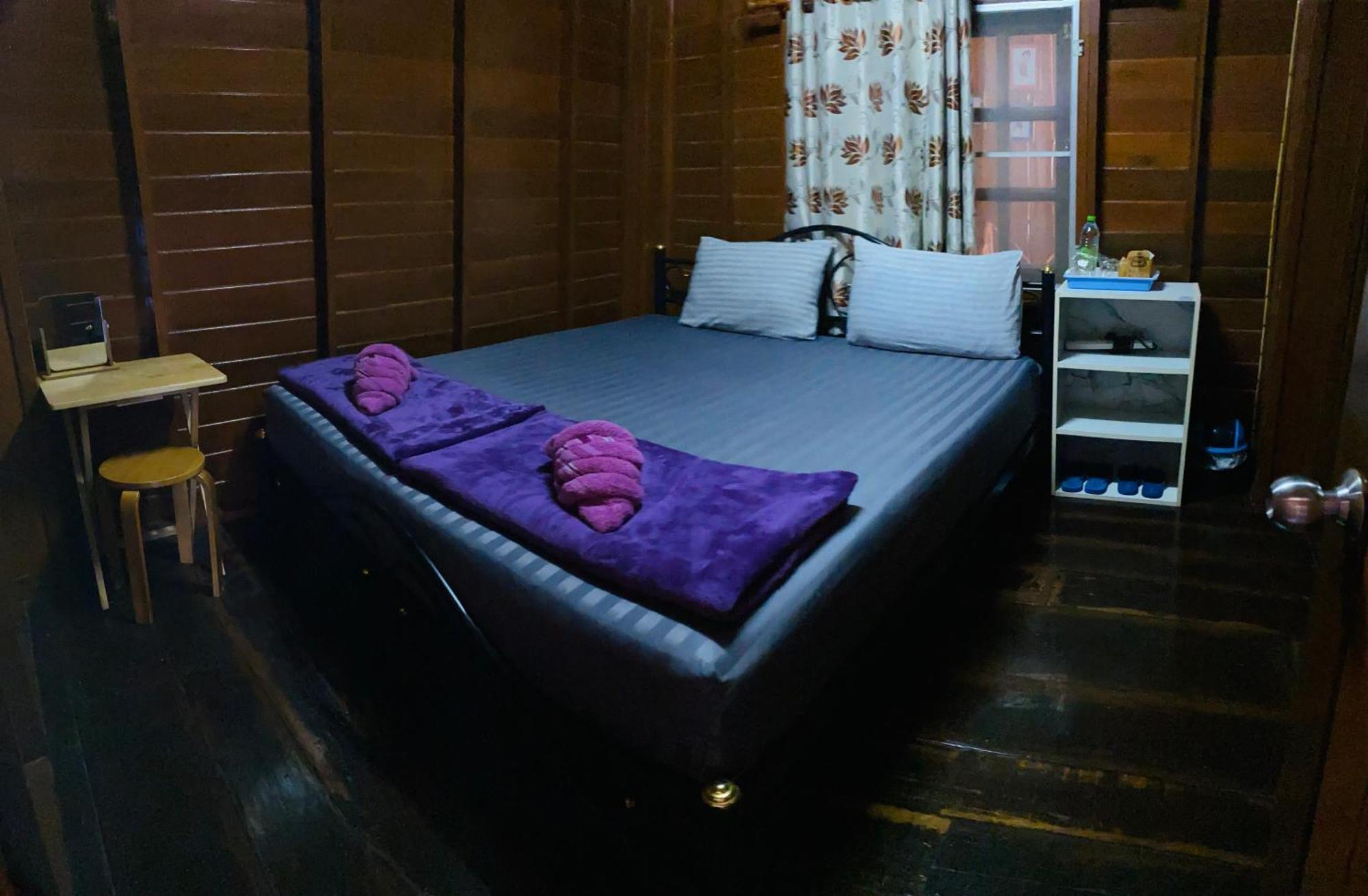 Banthai Guesthouse 펫차부리 외부 사진