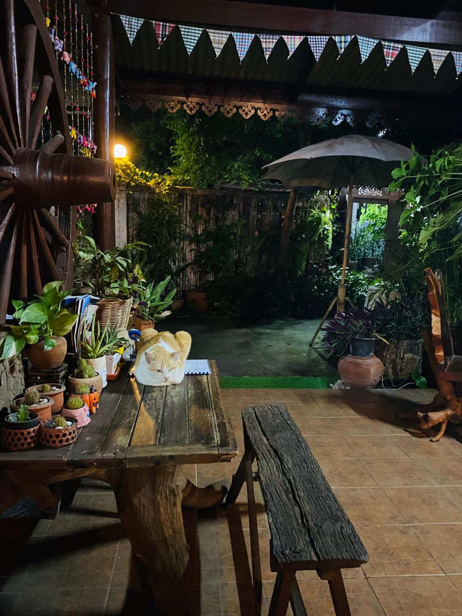 Banthai Guesthouse 펫차부리 외부 사진