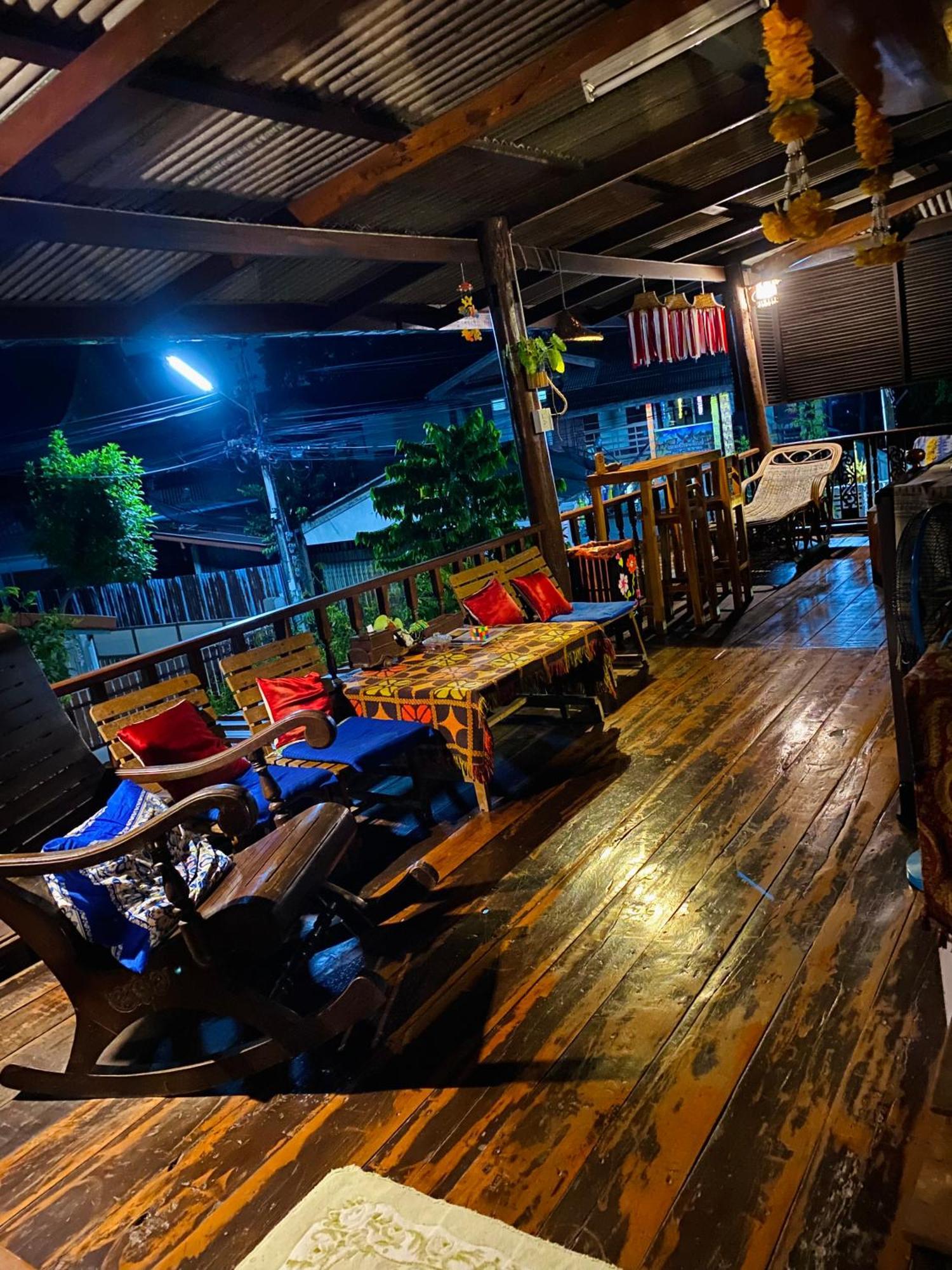 Banthai Guesthouse 펫차부리 외부 사진